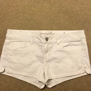 American Eagle white shorts